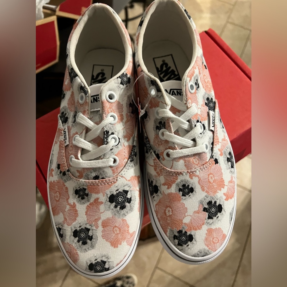 Super cute women’s vans